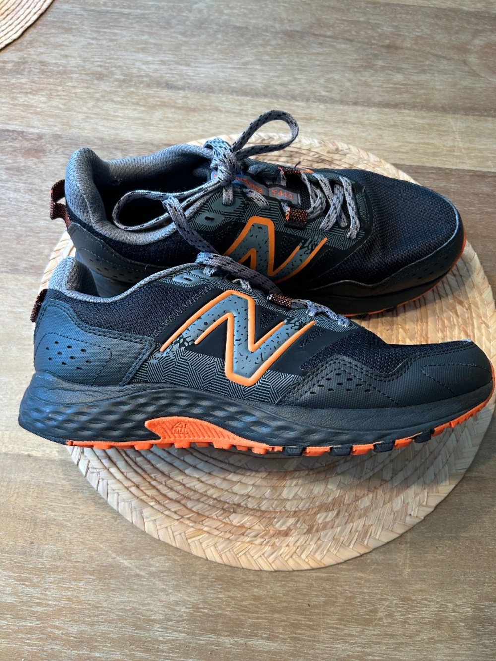 NEW BALANCE 410 V8 TRAIL RUNNING SHOES - SIZE 9.5